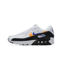 Nike Air Max 90 FJ4592-100 - ホワイトスニーカー、オレンジとブルーのグラフィックスウッシュ付き | アイコニックなスタイルと優れた快適さ