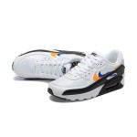 Nike Air Max 90 FJ4592-100 - グラフィックスウッシュが特徴のホワイトスニーカー Nike Air Max 90 FJ4592-100 オレンジとブルーのグラフィックスウッシュが映えるホワイトスニーカー