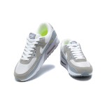 Nike Air Max 90 FJ4824-001 - クラシックデザイン & 日常の快適さ Nike Air Max 90 FJ4824-001 - ホワイト、ベージュ、グレーのスニーカー