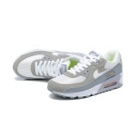 Nike Air Max 90 FJ4824-001 - クラシックデザイン & 日常の快適さ Nike Air Max 90 FJ4824-001 - ホワイト、ベージュ、グレーのスニーカー