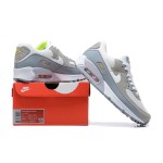 Nike Air Max 90 FJ4824-001 - クラシックデザイン & 日常の快適さ Nike Air Max 90 FJ4824-001 - ホワイト、ベージュ、グレーのスニーカー