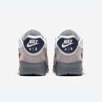 グレー、ネイビー、ホワイトを基調としたNike Air Max 90 'Lahar Escape' CI5646-100、スエードとレザーのディテール付き