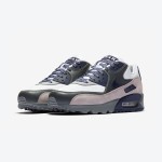 グレー、ネイビー、ホワイトを基調としたNike Air Max 90 'Lahar Escape' CI5646-100、スエードとレザーのディテール付き