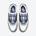 グレー、ネイビー、ホワイトを基調としたNike Air Max 90 'Lahar Escape' CI5646-100、スエードとレザーのディテール付き