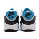 Nike Air Max 90 'レーザーブルー' CJ6779-100 - アイコニックなデザインとMax Airクッショニング Nike Air Max 90 'レーザーブルー' CJ6779-100 - 黒のオーバーレイとブルーのアクセントが際立つ白いスニーカー