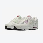 Nike Air Max 90 WMNS 'バレンタインデー' CI7395-100 - ロマンチックデザインとパステルアクセント Nike Air Max 90 WMNS 'バレンタインデー' CI7395-100 - パステルアクセントとハートディテールのホワイトスニーカー