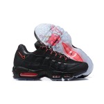Nike Air Max 95 AV7014-001 ブラックエアクッションランニングシューズ メンズ - レトロクラシックデザイン Nike Air Max 95 AV7014-001 ブラック メンズランニングシューズ エアクッション レトロデザイン