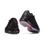 Nike Air Max 95 AV7014-001 ブラックエアクッションランニングシューズ メンズ - レトロクラシックデザイン Nike Air Max 95 AV7014-001 ブラック メンズランニングシューズ エアクッション レトロデザイン