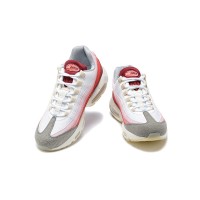 Nike Air Max 95 DM0012-600 メンズランニングシューズ | スタイリッシュな赤色配色 | 快適なエアクッションスニーカー、日常使いとスポーツに最適