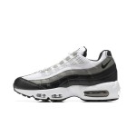 Nike Air Max 95 DQ3982-001 メンズ ランニングシューズ 見えるエアクッション Nike Air Max 95 DQ3982-001 メンズ クラシックランニングシューズ、快適なクッション、スタイリッシュなデザイン