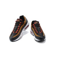 ナイキ エアマックス 95 エッセンシャル CT1805-200 ユーコンブラウン＆レッド スニーカー | アウトドアスタイルと都市ファッションの完璧な融合