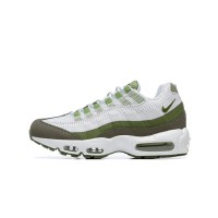 Nike Air Max 95 'White Oil Green' FD0780-100 メンズ スニーカー – アイコニックなデザインとユニークなカラーパレットで快適さを提供