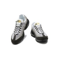 Nike Air Max 95 FD9775-001 メンズ スニーカー – アイコニックな快適さとAir Maxクッション、スタイリッシュなデザイン