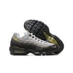 Nike Air Max 95 FD9775-001 メンズスニーカー – Air Maxクッションで快適さとスタイリッシュなデザイン Nike Air Max 95 FD9775-001 メンズスニーカー – アイコニックなAir Maxクッションとスタイリッシュなデザイン