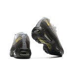 Nike Air Max 95 FD9775-001 メンズスニーカー – Air Maxクッションで快適さとスタイリッシュなデザイン Nike Air Max 95 FD9775-001 メンズスニーカー – アイコニックなAir Maxクッションとスタイリッシュなデザイン