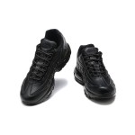 Nike Air Max 95 Essential 'Triple Black 20/23' CI3705-001 メンズ用オールブラックランニングシューズ Nike Air Max 95 Essential 'Triple Black 20/23' メンズ用エアクッションテクノロジー付きランニングシューズ
