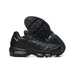 Nike Air Max 95 Essential 'Triple Black 20/23' CI3705-001 メンズ用オールブラックランニングシューズ Nike Air Max 95 Essential 'Triple Black 20/23' メンズ用エアクッションテクノロジー付きランニングシューズ