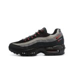 Nike Air Max 95 Logo CW7477-001 ブラック、グレー、レッド スニーカー Nike Air Max 95 Logo CW7477-001 ブラック、グレー、レッド スニーカー 側面図