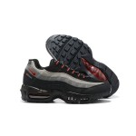 Nike Air Max 95 Logo CW7477-001 ブラック、グレー、レッド スニーカー Nike Air Max 95 Logo CW7477-001 ブラック、グレー、レッド スニーカー 側面図