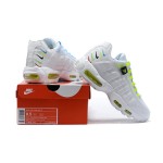 Nike Air Max 95 Worldwide CV9030-100 マルチカラースニーカー Nike Air Max 95 Worldwide CV9030-100 ホワイト&グリーンマルチカラースニーカー スウッシュアクセント付き