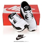 Nike Air Max 90 537384-123 - クラシックなホワイト&ブラックデザイン Nike Air Max 90 537384-123 - ホワイト&ブラック スニーカー、グレースウッシュ付き