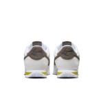 ナイキ コルテッツ 23 SNKRS デイ コリア FD0398-133 ナイキ コルテッツ 23 SNKRS デイ コリア FD0398-133 - レトロなホワイトとブラウンスニーカー、イエローアクセント付き