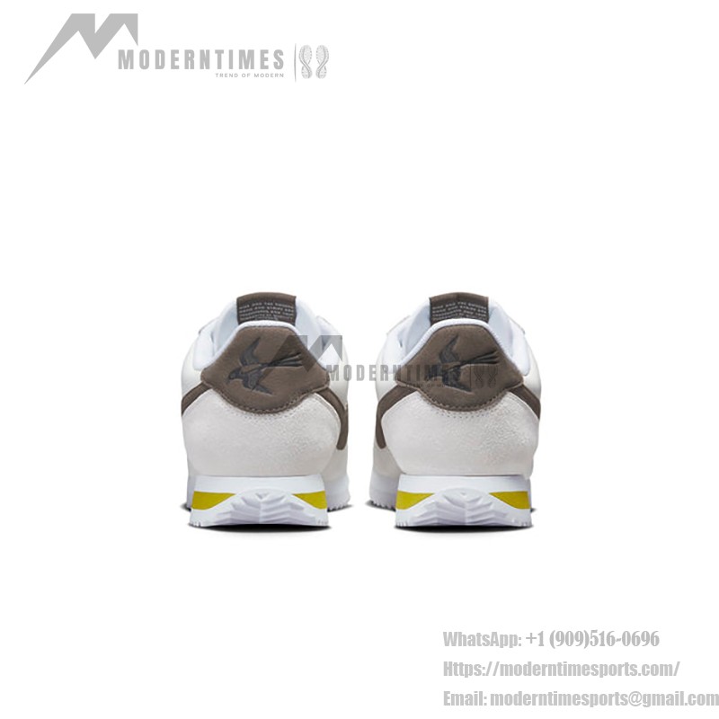 ナイキ コルテッツ 23 SNKRS デイ コリア FD0398-133 ナイキ コルテッツ 23 SNKRS デイ コリア FD0398-133 - レトロなホワイトとブラウンスニーカー、イエローアクセント付き