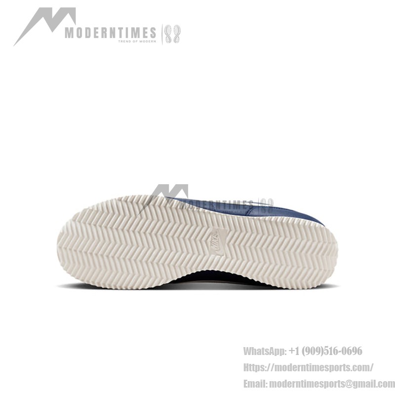 Nike Cortez Midnight Navy DM4044-400 - Classic Navy Sneakers Nike Cortez Midnight Navy DM4044-400 - Navy and White Retro Sneakers