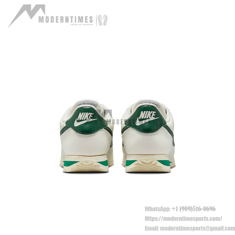 Nike Cortez Sail Gorge Green スニーカー Nike Cortez Sail Gorge Green DN1791-101 - ホワイトとグリーンのスニーカー