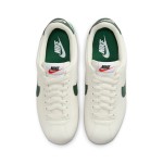 Nike Cortez Sail Gorge Green スニーカー Nike Cortez Sail Gorge Green DN1791-101 - ホワイトとグリーンのスニーカー
