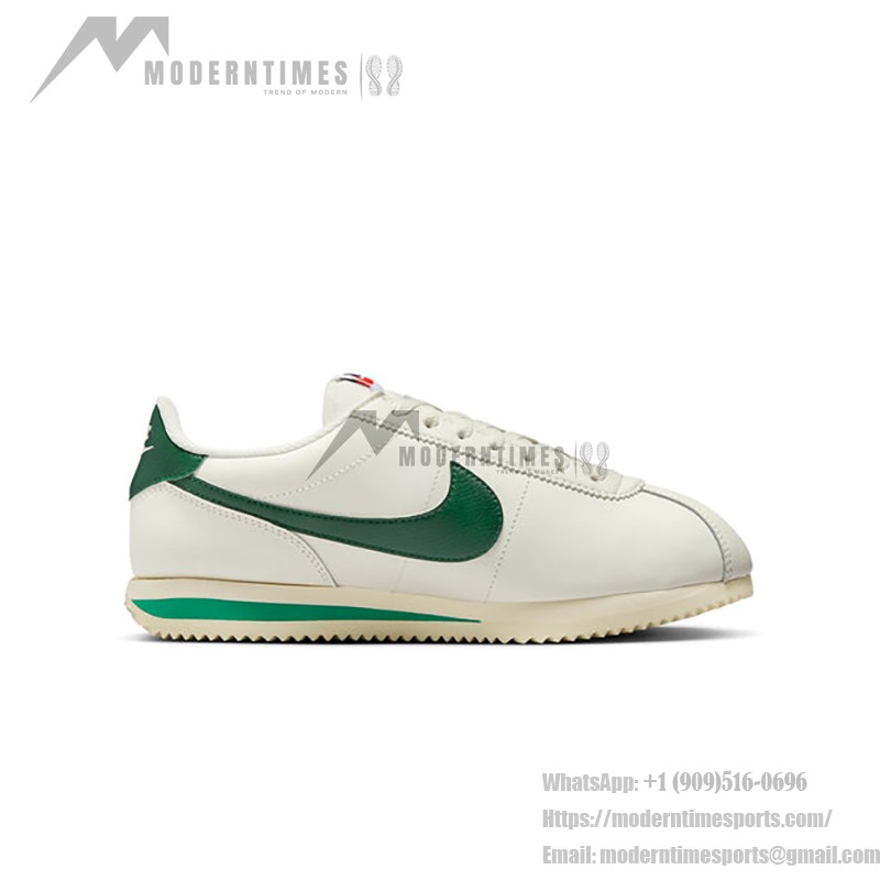 Nike Cortez Sail Gorge Green スニーカー Nike Cortez Sail Gorge Green DN1791-101 - ホワイトとグリーンのスニーカー