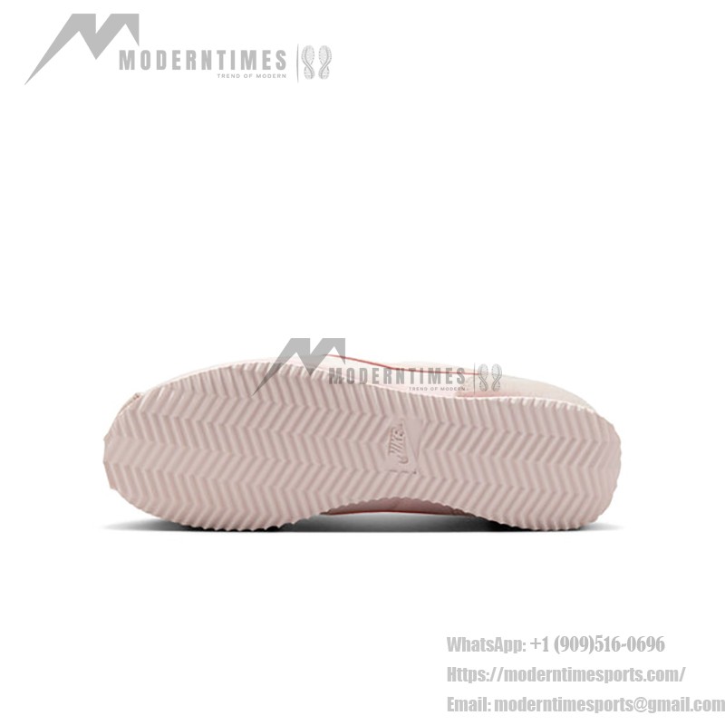 Nike Cortez Textile Light Soft Pink HF6410-666 Nike Cortez Textile Light Soft Pink HF6410-666 - レトロインスパイアのピンクスニーカー