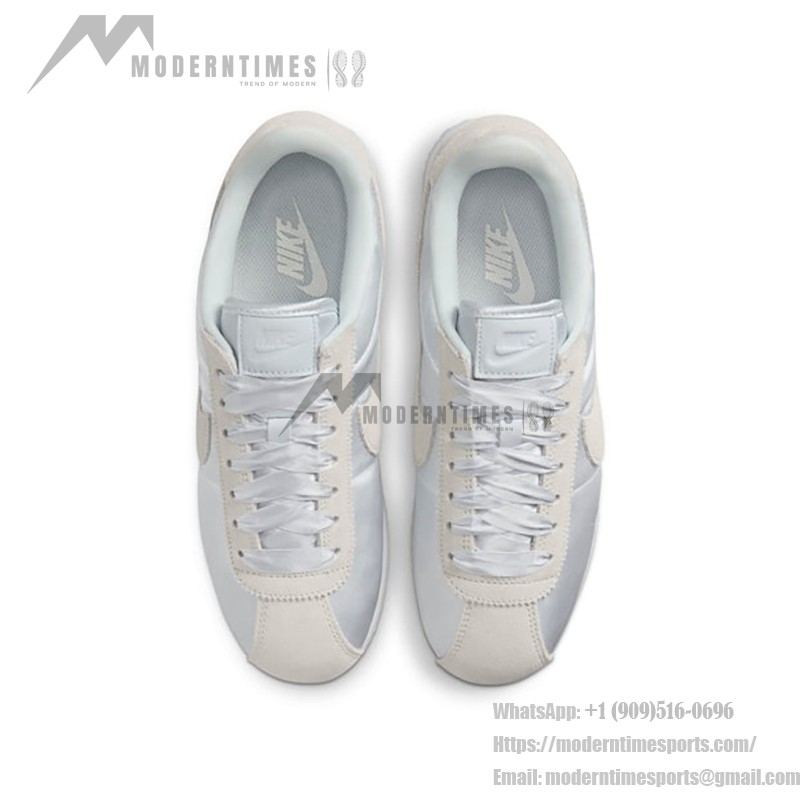 Nike Cortez Pure Platinum Tintスニーカー Nike Cortez Pure Platinum Tint FV5420-001 - シルバートーンのスニーカー