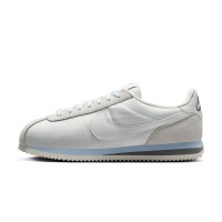Nike Cortez Summit White Grey HF6410-101 - 時代を超えた快適さを備えたエレガントなホワイトスニーカー (グレーとブルーの繊細なディテール付き)