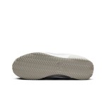 Nike Cortez Summit White Grey HF6410-101 Nike Cortez Summit White Grey HF6410-101 - エレガントなホワイトスニーカー(グレーとブルーの控えめなディテール付き)