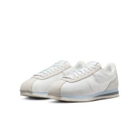 Nike Cortez Summit White Grey HF6410-101 - 時代を超えた快適さを備えたエレガントなホワイトスニーカー (グレーとブルーの繊細なディテール付き)
