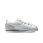 Nike Cortez Summit White Grey HF6410-101 Nike Cortez Summit White Grey HF6410-101 - エレガントなホワイトスニーカー(グレーとブルーの控えめなディテール付き)