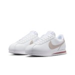 Nike Cortez White Smokey Mauve Platinum Violet - 優雅なスニーカー Nike Cortez White Smokey Mauve Platinum Violet DN1791-105 スニーカー