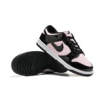 Nike Dunk Low ESS「Pink Black」DJ9955-600 - 日常の快適さとスタイルを兼ね備えたロートップスニーカー Nike Dunk Low ESS「Pink Black」DJ9955-600 - カジュアルスタイルのためのトレンディなロートップスニーカー