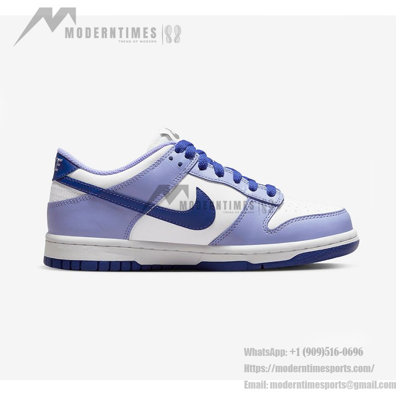 Nike Dunk Low GS “Blueberry” DZ4456-100 - スタイリッシュな子供用スニーカー Nike Dunk Low GS “Blueberry” DZ4456-100 - 子供用の青&白のロートップスニーカー