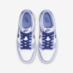 Nike Dunk Low GS “Blueberry” DZ4456-100 - スタイリッシュな子供用スニーカー Nike Dunk Low GS “Blueberry” DZ4456-100 - 子供用の青&白のロートップスニーカー