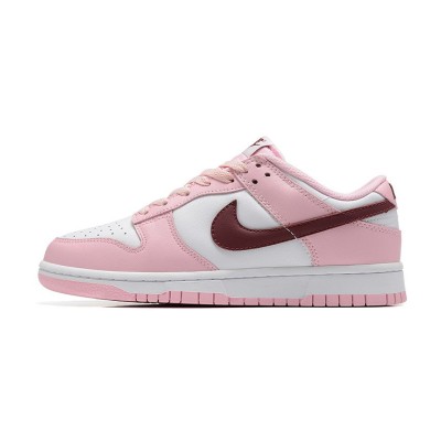 Nike Dunk Low Pro (GS) CW1590-601 ピンク & ホワイト スニーカー ダークレッド スウッシュ付き | 毎日快適なクラシックスタイル