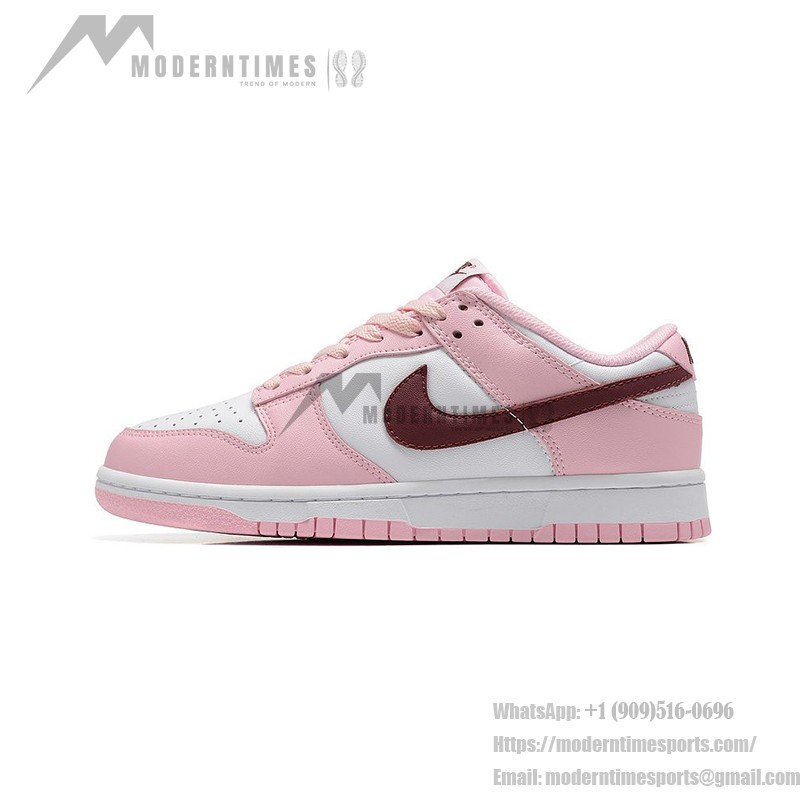 Nike Dunk Low Pro (GS) CW1590-601 ピンク & ホワイト スニーカー ダークレッド スウッシュ付き - サイドビュー Nike Dunk Low Pro (GS) CW1590-601 ピンク & ホワイト スニーカー ダークレッド スウッシュ付き