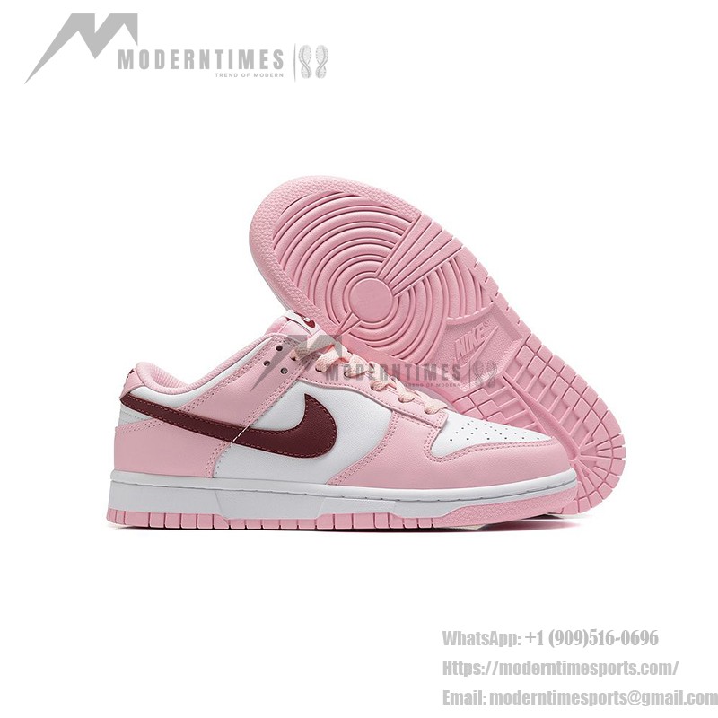 Nike Dunk Low Pro (GS) CW1590-601 ピンク & ホワイト スニーカー ダークレッド スウッシュ付き - サイドビュー Nike Dunk Low Pro (GS) CW1590-601 ピンク & ホワイト スニーカー ダークレッド スウッシュ付き
