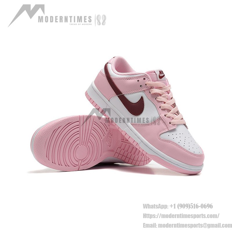 Nike Dunk Low Pro (GS) CW1590-601 ピンク & ホワイト スニーカー ダークレッド スウッシュ付き - サイドビュー Nike Dunk Low Pro (GS) CW1590-601 ピンク & ホワイト スニーカー ダークレッド スウッシュ付き