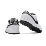 Nike Dunk Low "Reverse Panda" DD1503-113 スタイリッシュで快適な黒白スニーカー Nike Dunk Low "Reverse Panda" DD1503-113 黒白スニーカーのサイドビュー