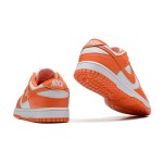 Nike Dunk Low "Syracuse" CU1726-101 ストリートスタイルと日常使いに最適な鮮やかなオレンジと白のスニーカー Nike Dunk Low "Syracuse" CU1726-101 オレンジと白のスニーカーサイドビュー