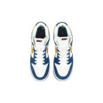 Nike Kasina x Dunk Low '80s Bus' - 限定版レトロコラボスニーカー Nike Kasina x Dunk Low '80s Bus' CZ6501-100 - Sail、Gold、Blueのレトロバスコラボスニーカー