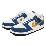 Nike Kasina x Dunk Low '80s Bus' - 限定版レトロコラボスニーカー Nike Kasina x Dunk Low '80s Bus' CZ6501-100 - Sail、Gold、Blueのレトロバスコラボスニーカー
