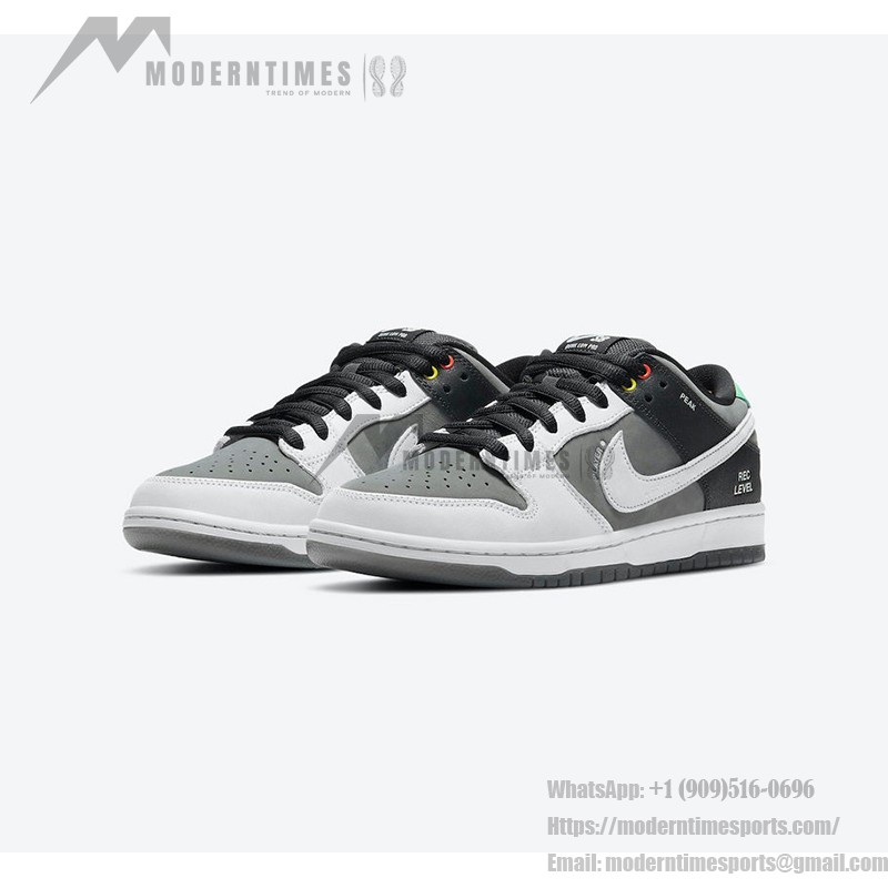 Nike SB Dunk Low ‘Camcorder’ CV1659-001 – プレミアムスケートシューズ、レトロデザインと耐久性のある快適さ Nike SB Dunk Low ‘Camcorder’ CV1659-001 – ブラックとグレーのレトロ風スケートシューズ